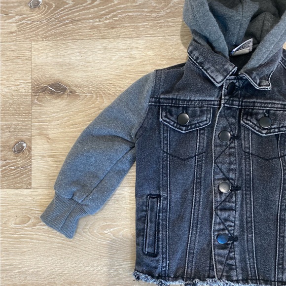 Olive + Scout : Carson Denim Jacket - Picture 2 of 6